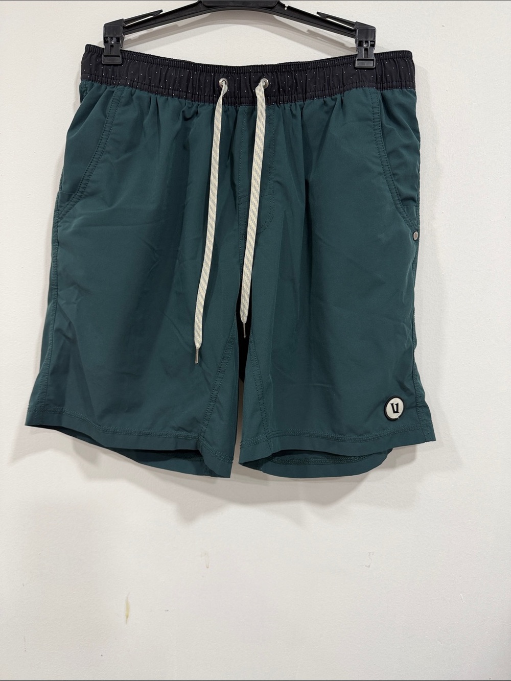 Vuori Kore Athletic Shorts (Lined) Size: M